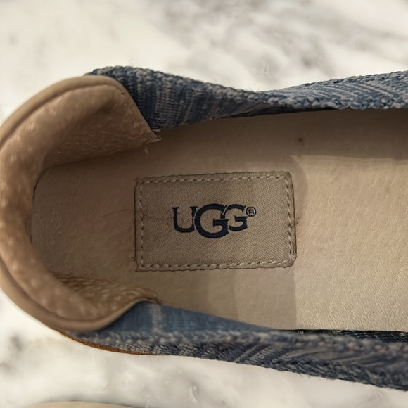 UGG slip-on loafers. Size 9. Engineered knit upper with Round toe design - Picture 2 of 11